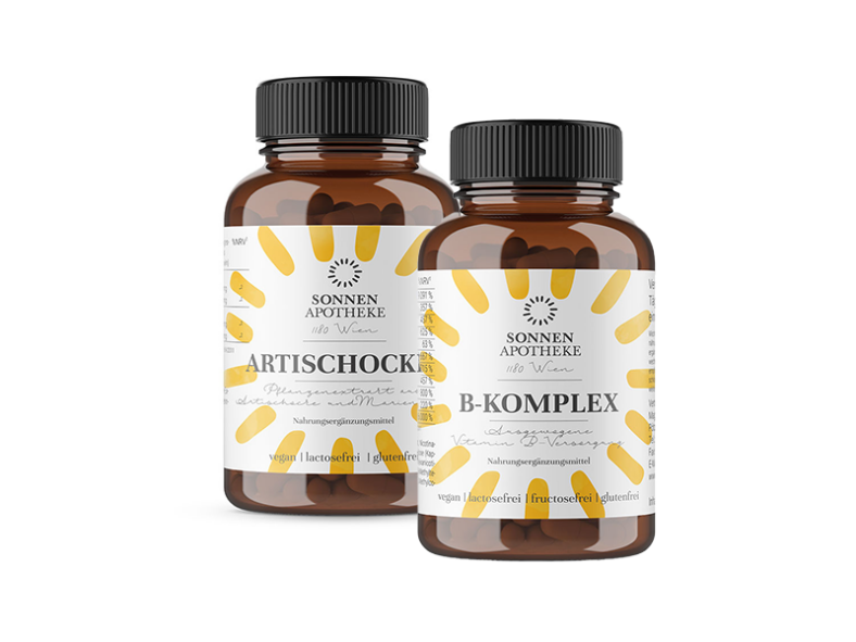 Zwei braune Flaschen mit Nahrungsergänzungsmitteln: eine für Artischocke und eine für B-Komplex, beide vegan und glutenfrei.