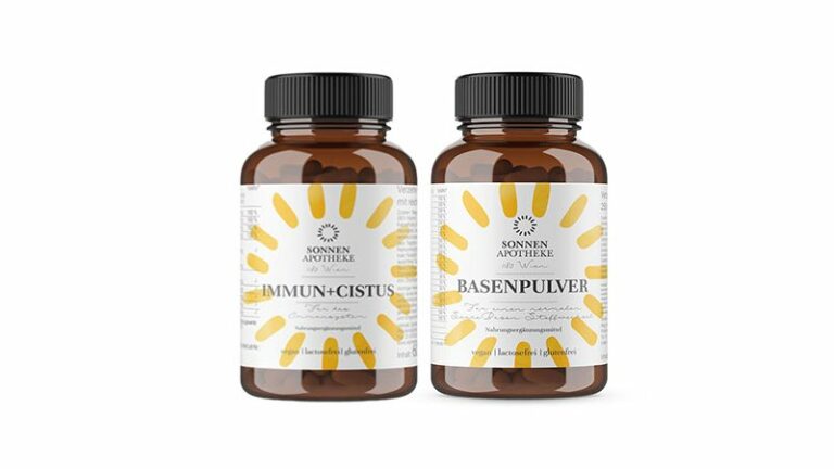 Zwei braune Glasflaschen mit schwarzen Schraubverschlüssen, beschriftet mit "IMMUN+CISTUS" und "BASENPULVER" von Sonnen Apotheke.